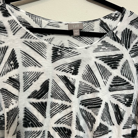 J. Jill Geometric Black and White 3/4 Sleeve Top - Picture 4 of 5